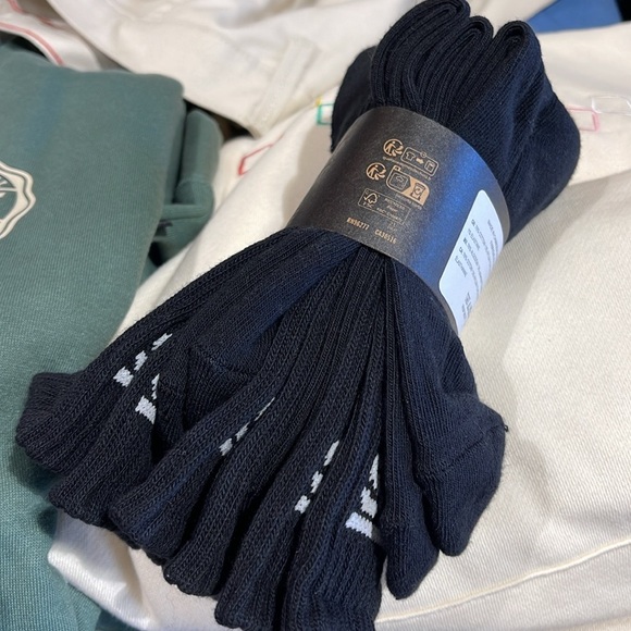 Vans Socks 3 pairs set CREW VANS.
"OFF THE WALL" Black/White
NWT - Picture 3 of 16